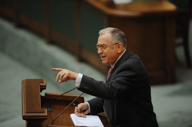 Ion Iliescu, mesaj politic pe blog, după ce a absentat de la ceremonia de la Ateneul Român