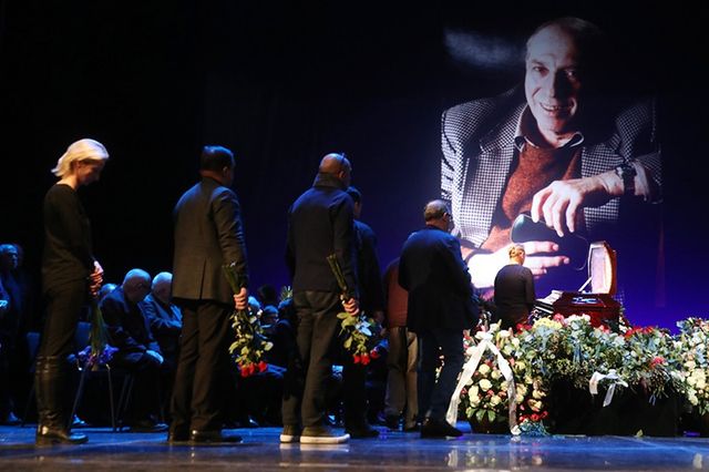 Актер Евгений Стеблов потерял сознание во время похорон Сергея Юрского