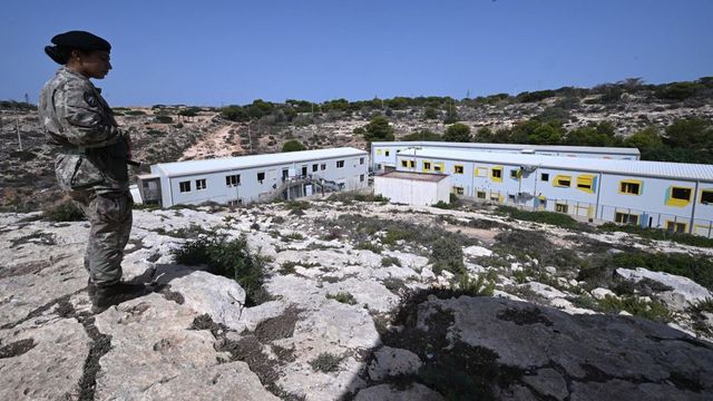 Pozzallóban nyílik meg az első olasz zárt tábor a migránsok visszatartására