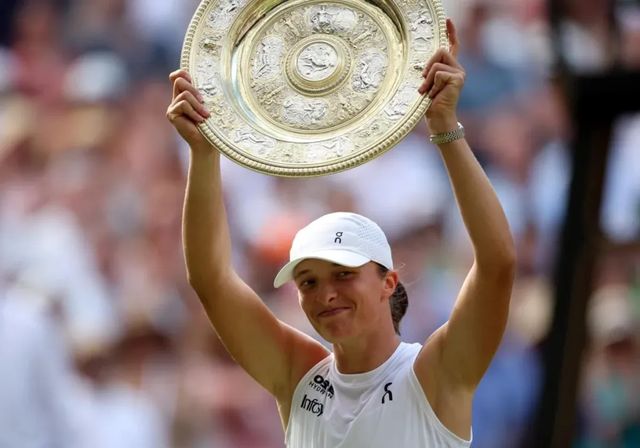 Swiatek conquista Wimbledon con un doble rosco