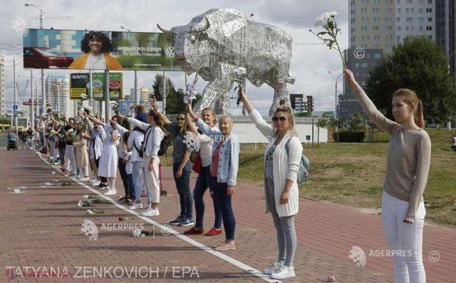 Mii de persoane au format lanțuri umane în Minsk împotriva reprimării violente a protestelor, după realegerea președintelui Lukașenko