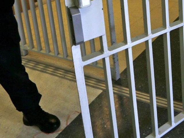 Двама затворници са избягали от затвора в Стара Загора