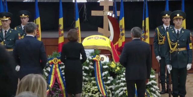 Cati bani s-au cheltuit pentru funeraliile lui Mircea Snegur si Ion Druta: Resurse alocate din Fondul de rezerva al Guvernului