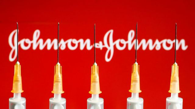 Európai Gyógyszerügynökség: kapcsolat lehet a Johnson & Johnson vakcinája és a vérrögképződéses esetek között