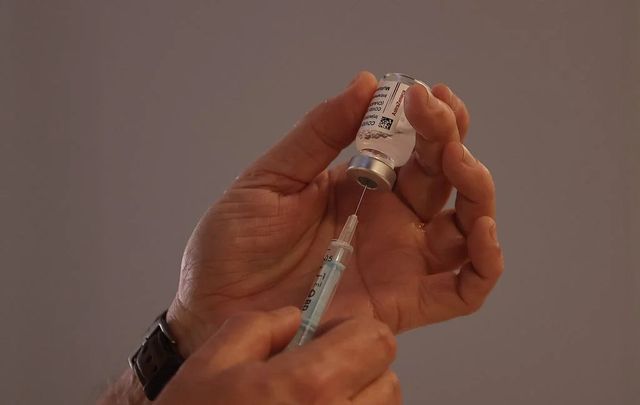 Vaccinul Pfizer reduce semnificativ transmiterea coronavirusului după o singură doză