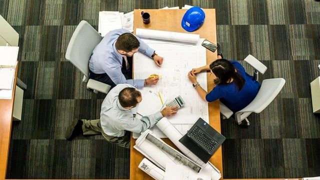 Бизнес климатът се влошава с 3,7 пункта още през март