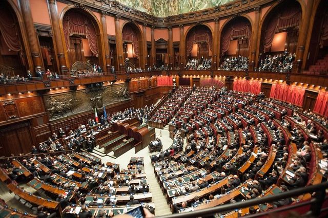 Un parlament european își reduce numărul membrilor cu mai mult de o treime