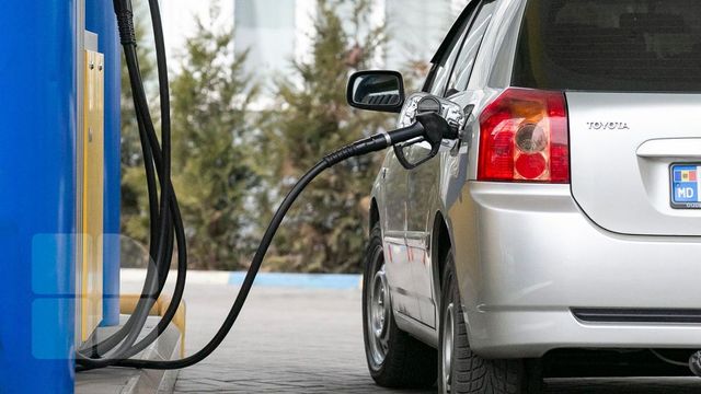 Prețul carburanților importați va fi subiectul audierilor publice la Parlament
