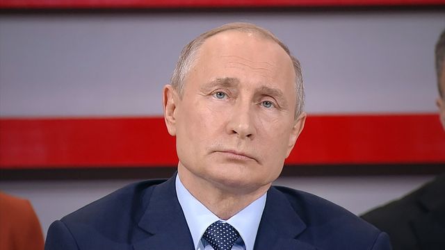 Путин счел наглостью ситуацию с непостроенной детской площадкой в Рязани