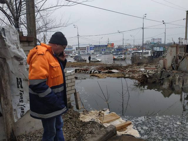 Почти 300 тысяч жителей Воронежа остались без воды из-за коммунальной аварии