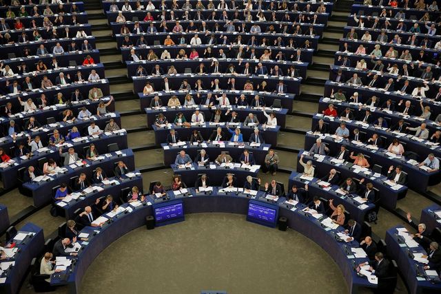 Europoslanci schválili kontroverzní reformu autorského práva na internetu