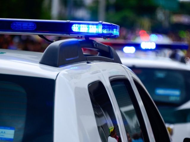 Полицаи заплашени с нож от охранител в Горна Оряховица