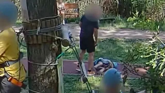 Bocsánatot kért a bíróságon a karateedző, aki felrúgott egy hétéves kisfiút a szolnoki kalandparkban