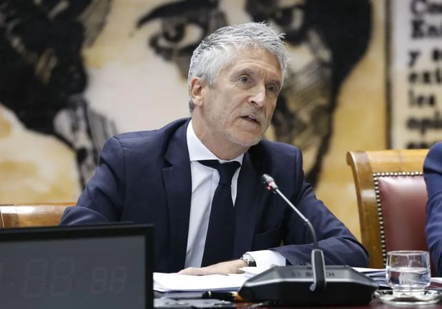 Marlaska acusa al PP de «fabricar una versión distorsionada de la realidad» en la crisis de los incendios