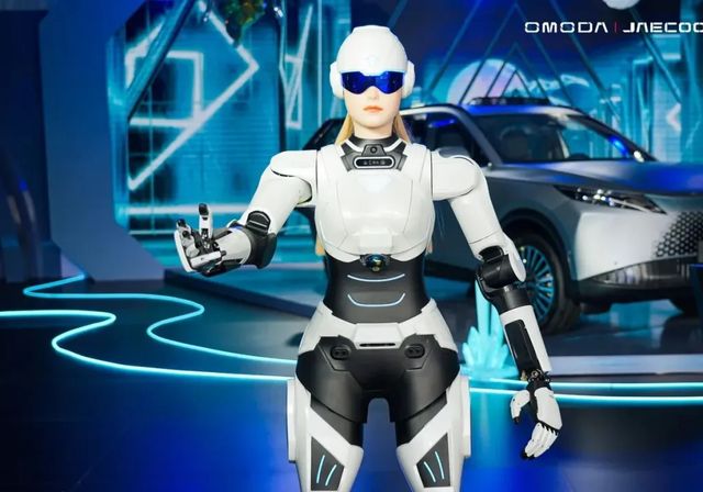 Llegan los robots humanoides para atenderte en los concesionarios de coches