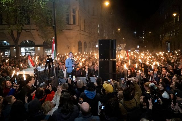 Mii de persoane au manifestat la Budapesta după dezvăluiri privind implicarea unui membru al guvernului într-un caz de corupție
