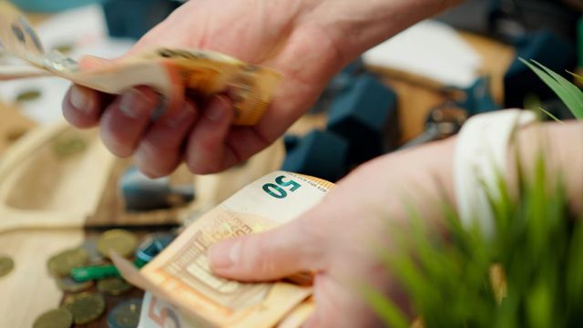 Hidroelectrica majorează prețul energiei electrice