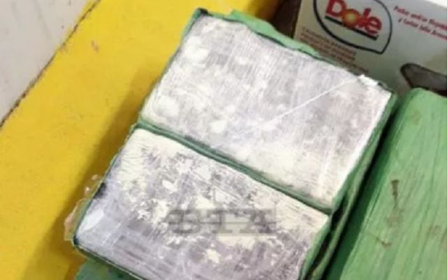 75 kg de cocaină au fost descoperite într-un depozit de fructe și legume din Burgas