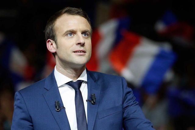 Emmanuel Macron, pălmuit de un bărbat, în timpul turneului său din Franța
