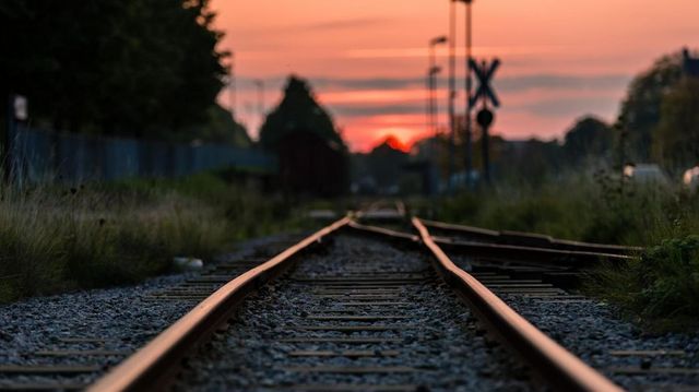 Gázolt a vonat, pótlóbuszok járnak Kecskemét és Nagykőrös között