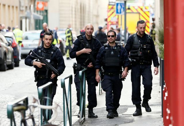 Osm zraněných po výbuchu v centru Lyonu