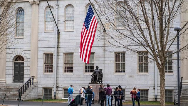 Usa, Trump blocca le iscrizioni degli studenti stranieri a Harvard