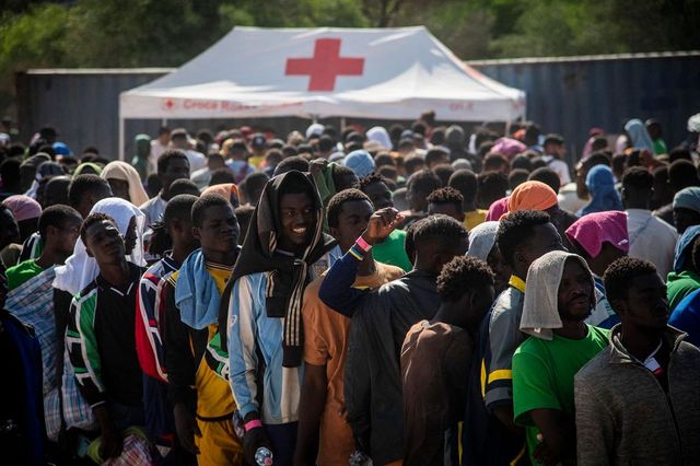 Tajani, bene Macron, lavoriamo insieme sui migranti