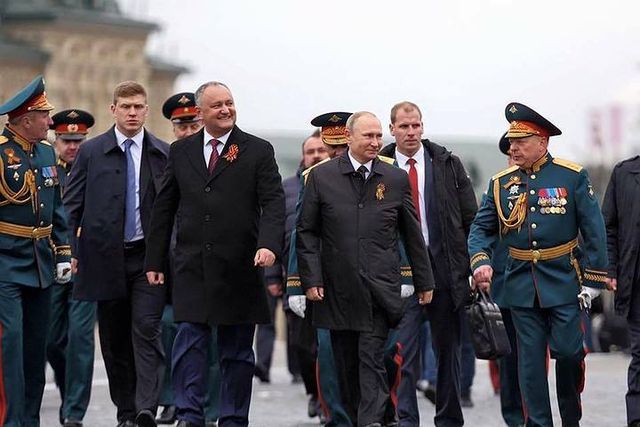 Путин поздравил Додона и жителей Молдовы с Днем Победы