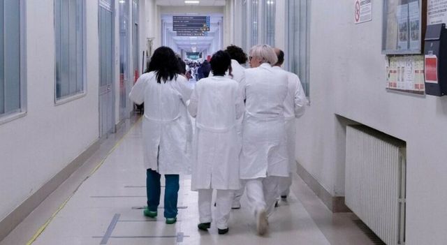 Medici e infermieri: ecco gli aumenti in busta paga e si parte con 7mila assunzioni