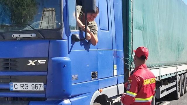 Asistență psihologică și medicală pentru șoferii de camioane, blocați în vama Leușeni