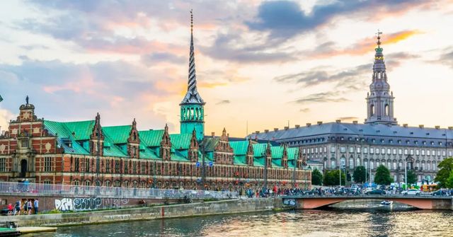 V Kodani hoří jedna z nejznámějších památek města