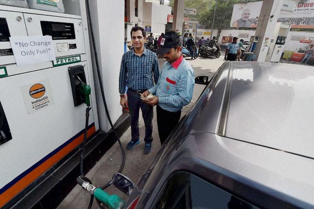 RBI Says No Data on Demonetised 500, 1,000 Notes Used at Petrol Pumps