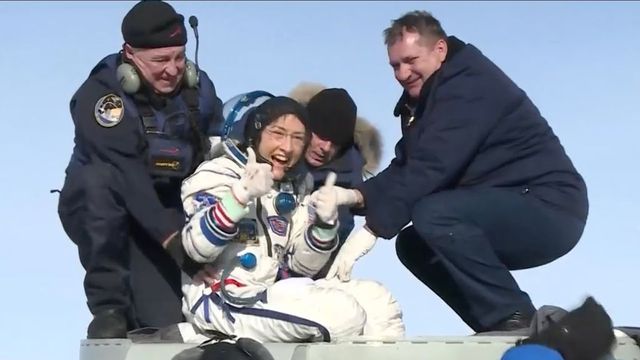 Momentul in care astronautul Christina Koch a revenit pe Pamant