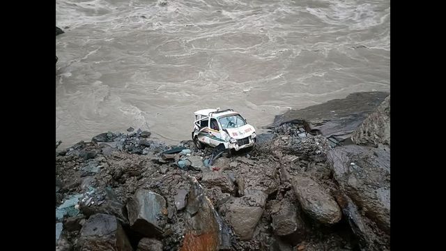 Red alert for extremely heavy rains in six Himachal districts