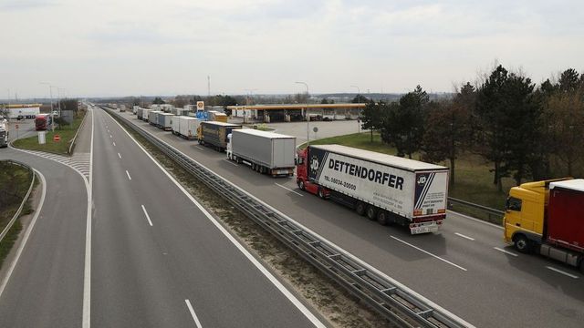 Evropský parlament schválil nová pravidla pro řidiče kamionů a autodopravce
