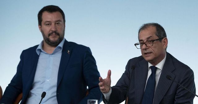 Banche, Salvini a Tria: «Firmi decreti entro la settimana o ci pensiamo noi»