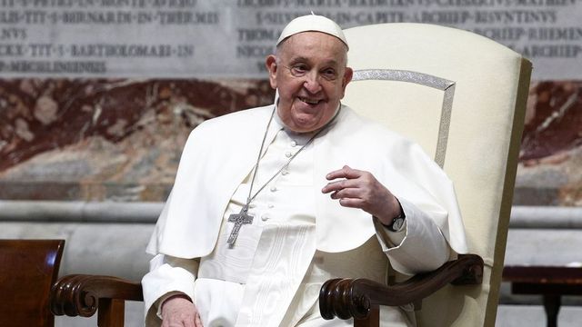 Ukraine should have 'courage of the white flag' of negotiation, says Pope