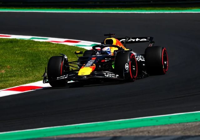 Un Verstappen de récord agua la fiesta de McLaren