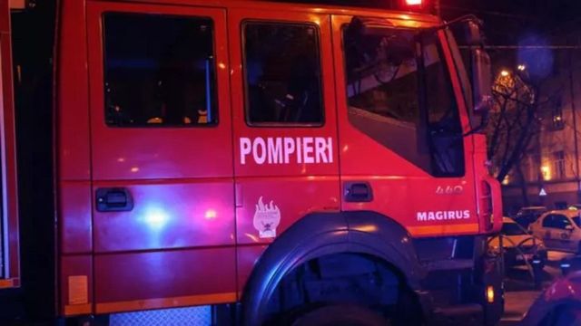 Trei ofițeri cercetați după incendiul de la Constanța, în care o femeie a căzut de la etajul 6