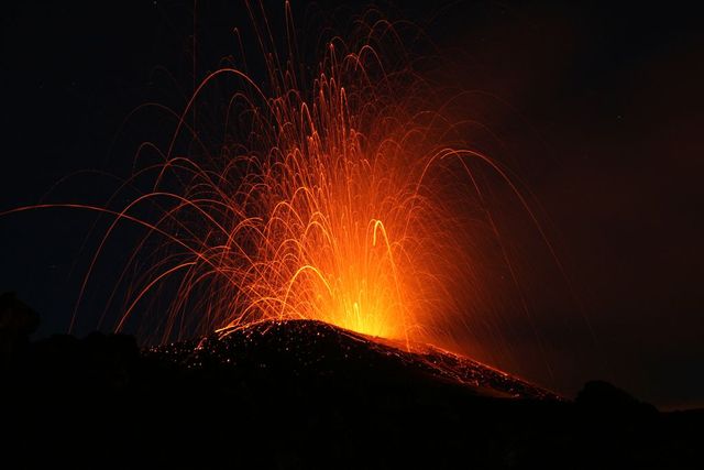 Vulcanul Etna a erupt. Autoritățile italiene au închis aeroportul Catania