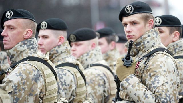 Letonia reintroduce armata obligatorie