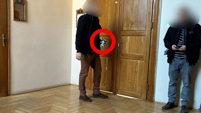 Leöntötte a bírót kávéval, letöltendő börtönbüntetésre ítélték Portik Tamás fiát