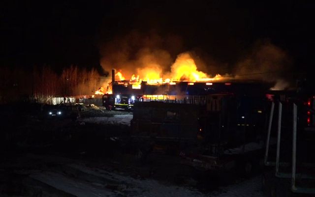 Incendiu la o fabrică de mobilă din Argeș