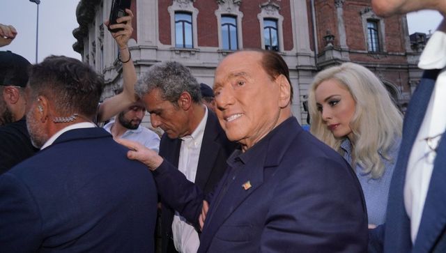 Berlusconi, torno in campo, tra 8 mesi Fi sopra il 20%