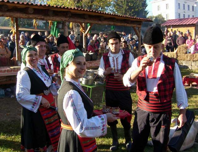 Десетки хиляди се стекоха на празника на еленския бут