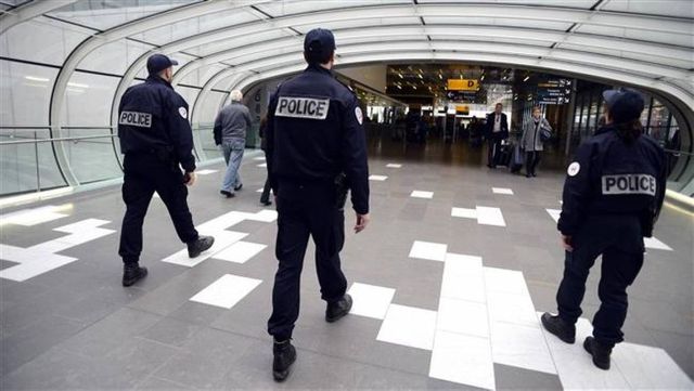 Bărbat arestat pe aeroportul parizian Orly, pentru că avea un briceag la el