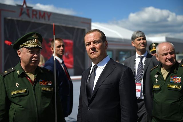 Dmitri Medvedev spune că Rusia ar putea anexa regiunile separatiste din Georgia