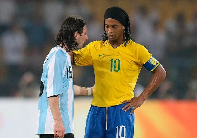Ronaldinho nu crede că Messi este cel mai bun fotbalist din istorie