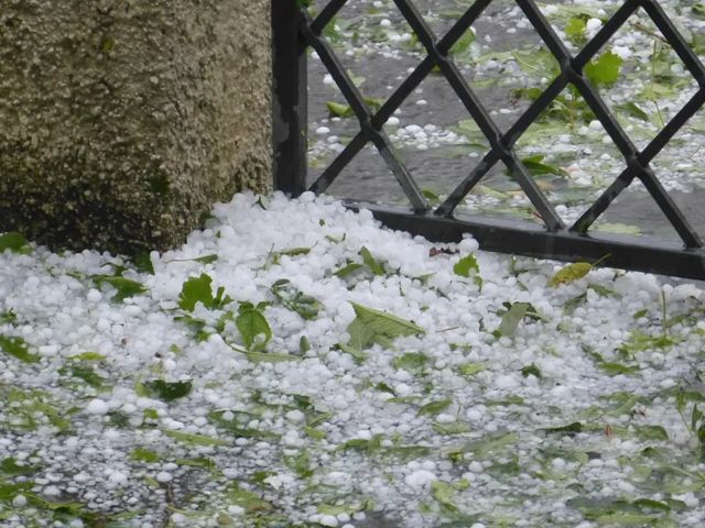 Val de căldură în toată țara, urmat de ploi și descărcări electrice. Termometrele vor atinge 35 de grade
