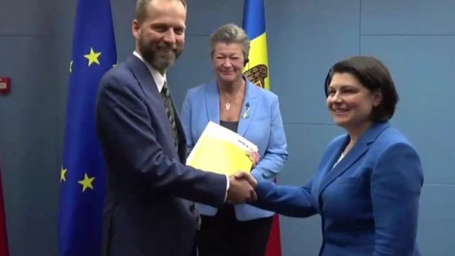 Молдова передала вторую часть анкеты на вступление в ЕС
